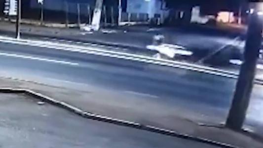 Câmeras de segurança flagraram o momento do acidente