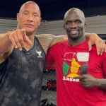 Lutador de UFC dorme em sofá de academia, viraliza e ganha casa de The Rock