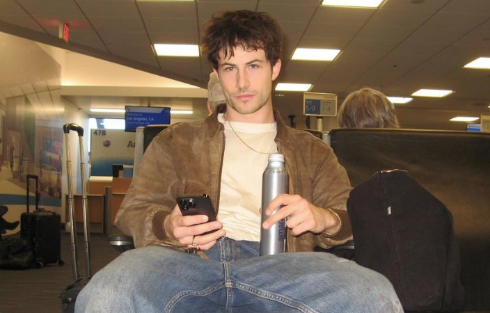 Estrela de '13 Reasons Why' parou de atuar porque 'parecia trabalho'