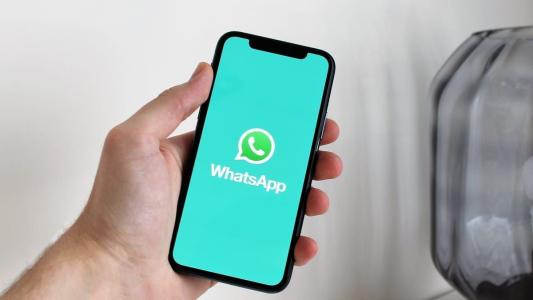É possível usar o WhatsApp Web mesmo que o celular esteja desligado e desconectado