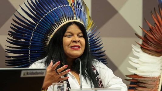 É “teimosia” do Congresso insistir no marco temporal, diz Sônia Guajajara à CNN.