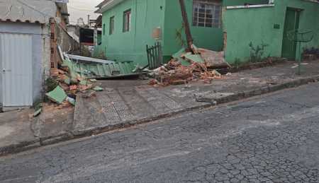 Moradores vivem novo susto com ônibus sem freio em BH, no mesmo local de acidente de 2024