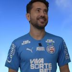 Jogadores do Bahia reagem à nova camisa vazada por atriz de Hollywood