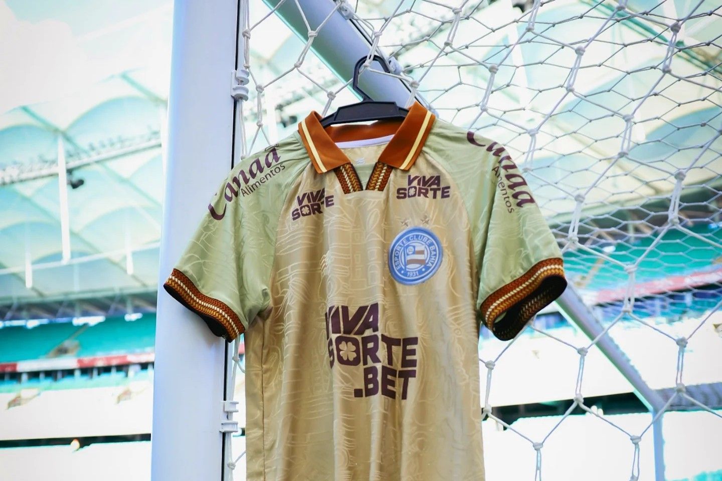 Bahia foge do padrão e lança camisa em tributo à cultura e ao artesanato baiano