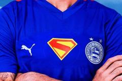 Detalhe da nova camisa do Bahia em parceria com a Warner Bros.