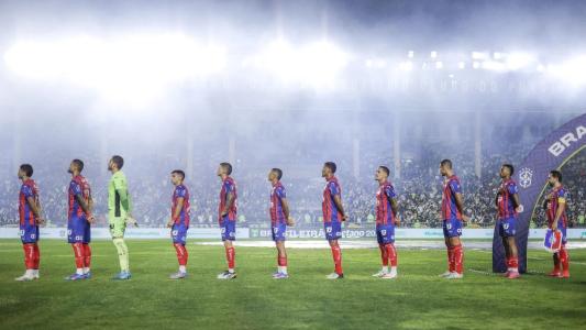 Jogadores do Bahia perfilados antes do jogo contra o Vasco, pela 16ª rodada do Brasileirão