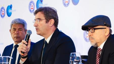 Ferran Soriano (ao centro), CEO do City Football Group