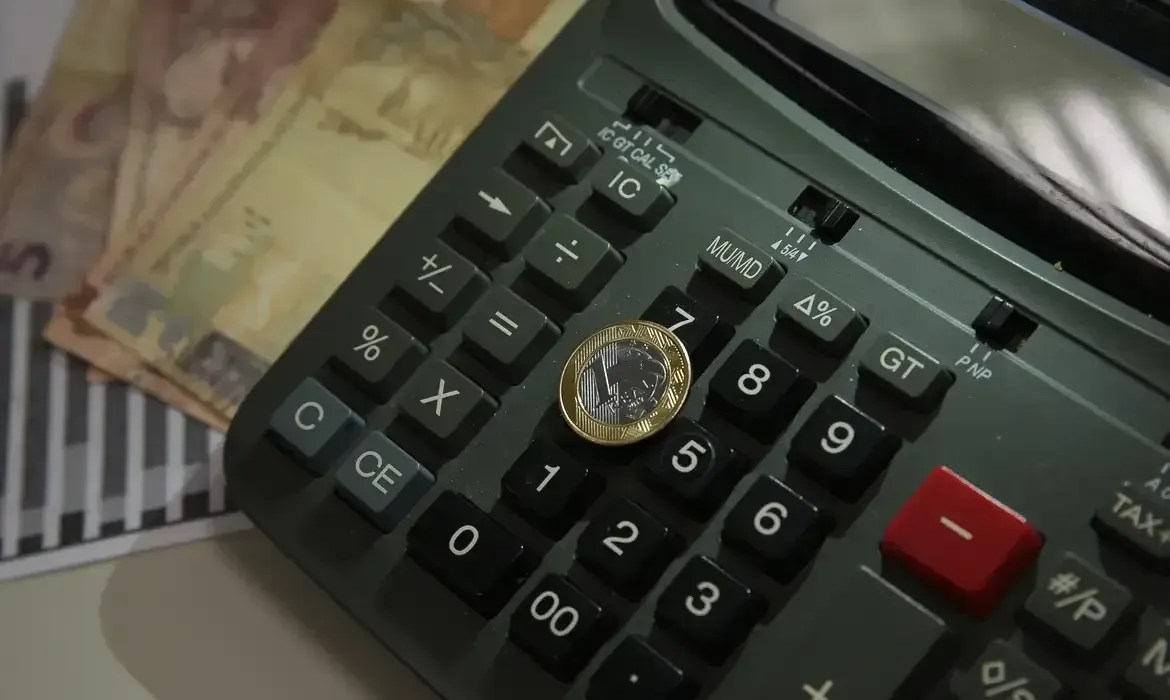 Ao contrário da Moodys, FITCH Ratings não vê possibilidade de melhora da nota de risco do Brasil