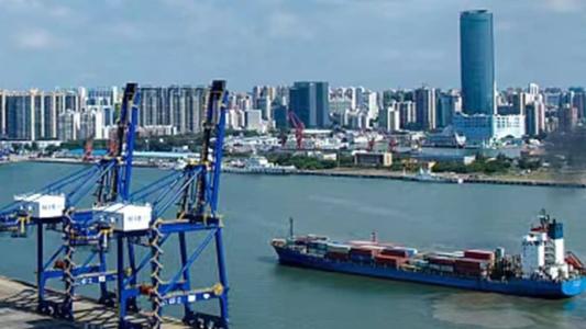 Economia chinesa volta a crescer no último trimestre