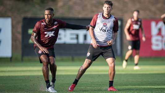 Volantes Dudu e Eduardo durante treino do Vitória no CT Manoel Pontes Tanajura