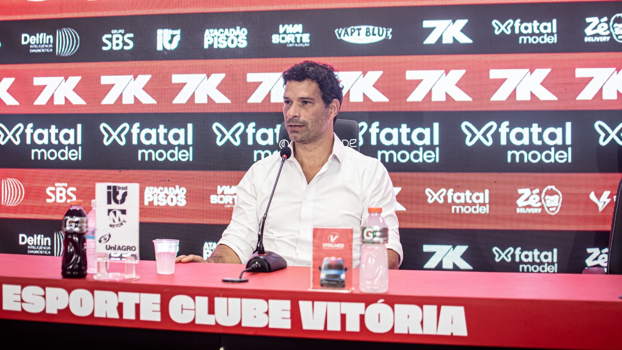 Diretor do Vitória faz balanço da janela de transferências: 'Poderia ser melhor'