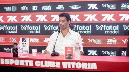 Gustavo Vieira, diretor de futebol do Vitória, durante entrevista coletiva
