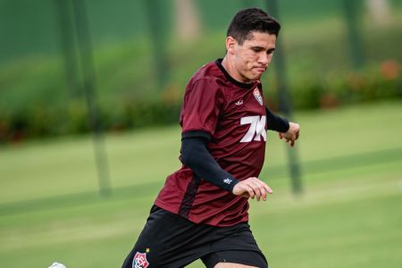 Osvaldo, atacante do Vitória, durante treino da equipe