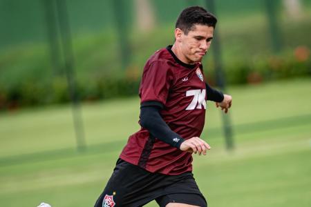 Osvaldo, atacante do Vitória, durante treino da equipe