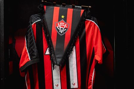 Camisa de Osvaldo no vestiário do Baradão