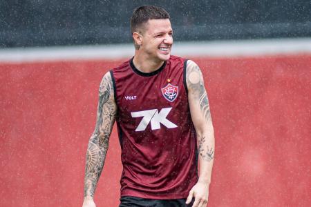 Atacante Renato Kayzer durante treino do Vitória