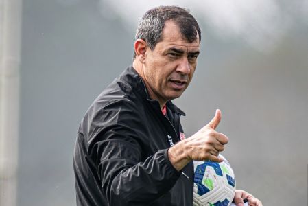 Fábio Carille durante treino do Vitória nesta sexta-feira (11)