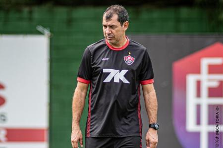 Técnico Fábio Carille, durante treino do Vitória
