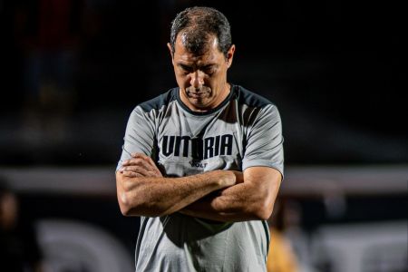 Fábio Carille, técnico do Vitória, durante jogo contra o RB Bragantino