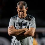 'Sai na porrada e depois resolve', diz Carille após vencer a primeira com Vitória