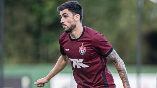 Volante Rúben Ismael durante treino do Vitória