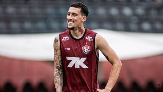 Volante Gabriel Baralhas durante treino do Vitória no Barradão