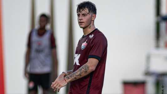Atacante Diego Tarzia durante treino do Vitória