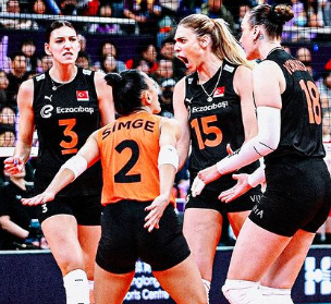 Eczacibasi vence Tianjin Bohai e enfrentará o Praia na semifinal do Mundial