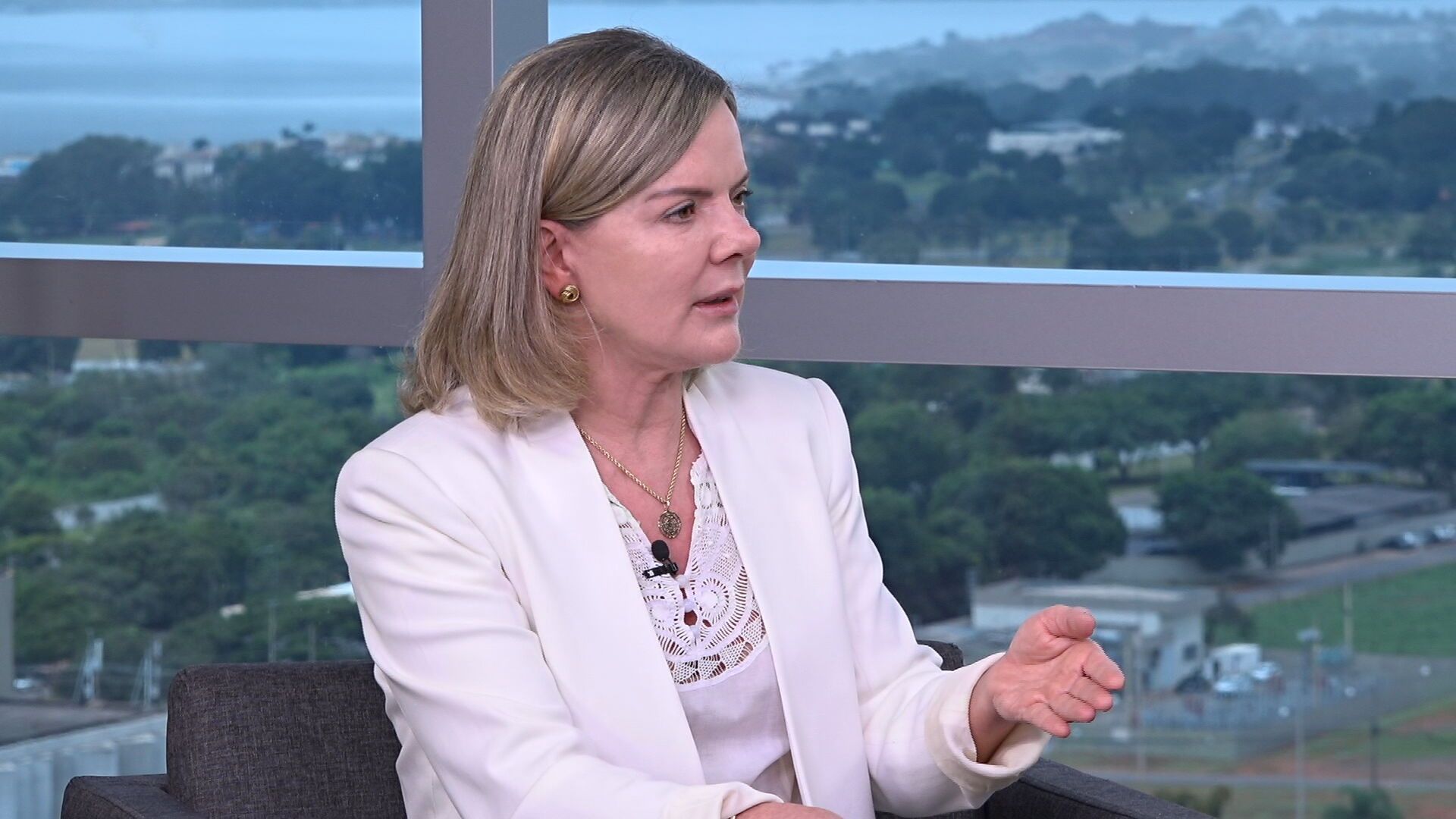 'Termine quieto seu mandato', diz Gleisi Hoffmann sobre presidente do Banco Central