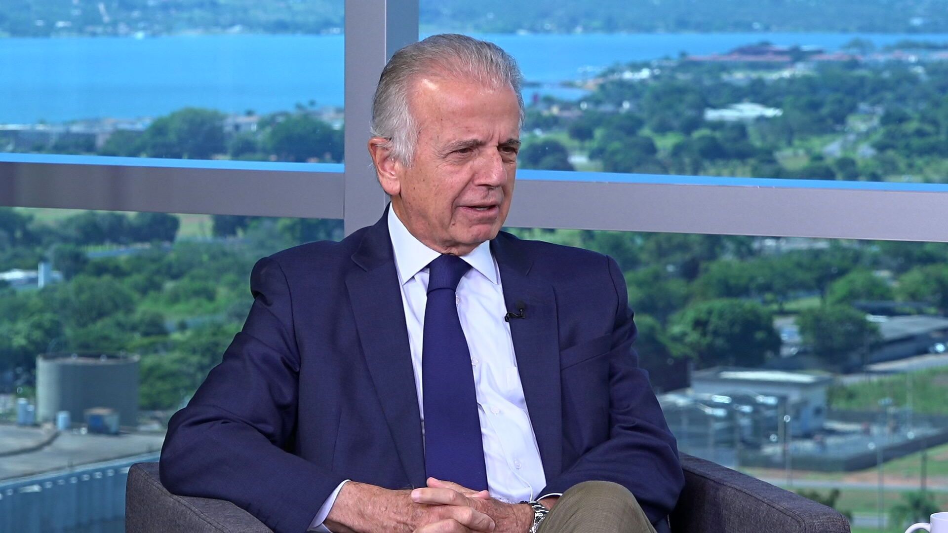 “Ninguém vai salvar uma pessoa e perguntar em quem votou”, diz ministro da Defesa