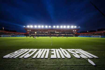 Estádio Johan Cruyff, que fica no CT do Barcelona, será palco da partida contra o Valencia, neste domingo (14)