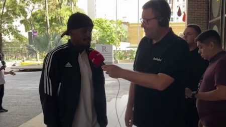 Edenílson conversou com a Itatiaia na chegada da delegação ao hotel em Caracas