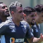 Hulk e mais dois: Edenilson lista jogadores mais 'fortes' do Atlético
