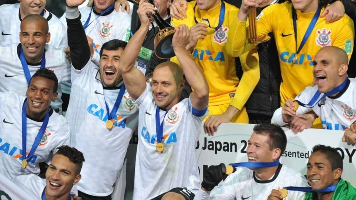 Edenilson e Jorge Henrique se reencontram 11 anos após título mundial pelo Corinthians