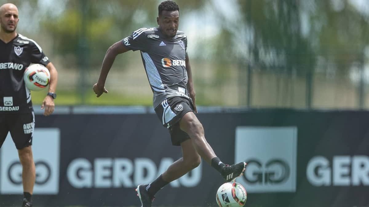 Atlético: Edenilson admite preferência pelo meio-campo, mas reforça versatilidade