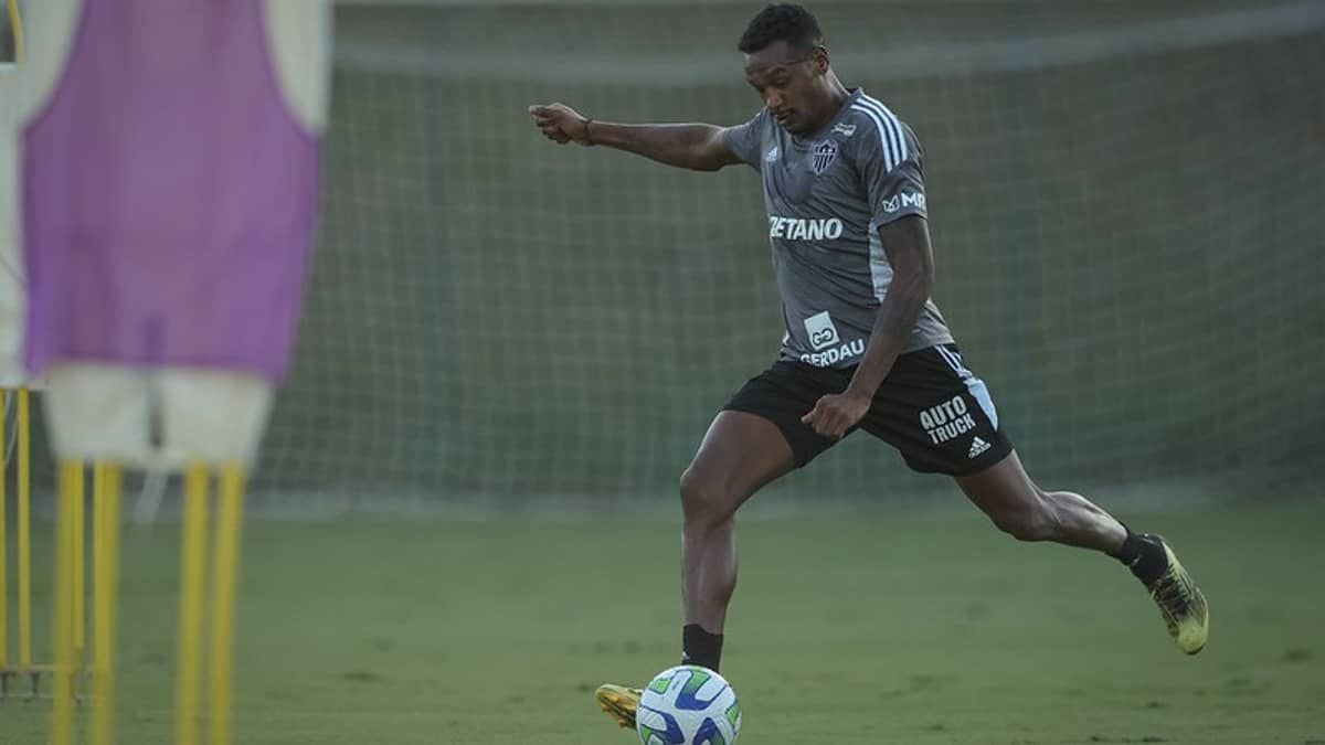 Time a ser batido? Edenilson, do Atlético, avalia jogo contra o Palmeiras