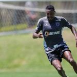 Edenílson se lesiona e vira terceiro desfalque no meio-campo do Atlético