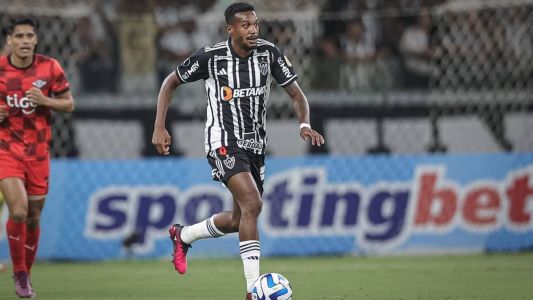 Edenilson teve atuação ruim e foi criticado pela torcida atleticana