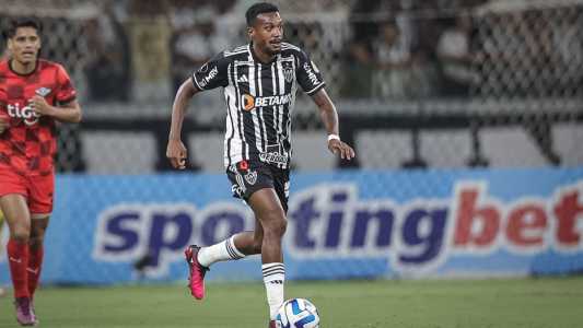 Edenilson teve atuação ruim e foi criticado pela torcida atleticana