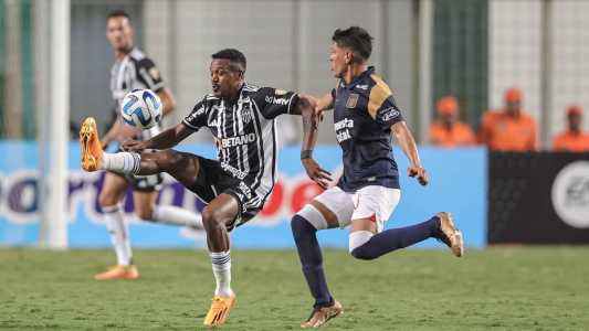 Edenilson, volante do Atlético