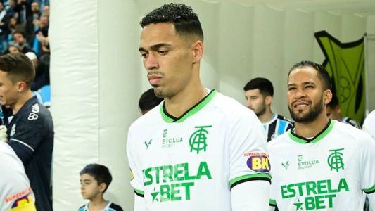 Éder (esquerda) foi expulso na Arena do Grêmio