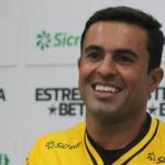 Atacante Éder, ex-São Paulo, é apresentado no Criciúma