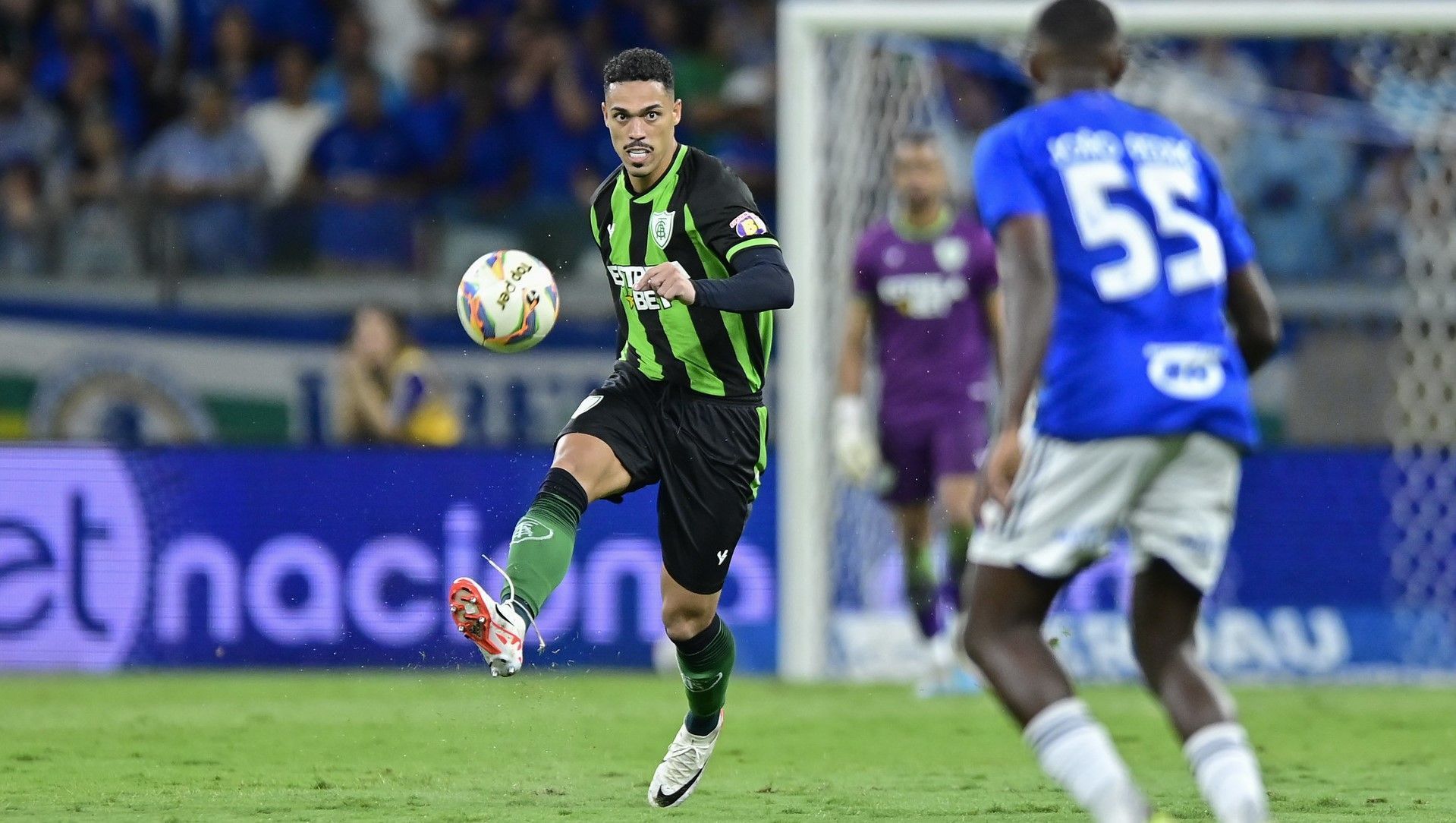 Zagueiro Éder avalia trabalho de Cauan de Almeida no América