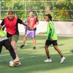 Renovação de votos e futebol em hotel: Ederson aproveita férias em Maldivas