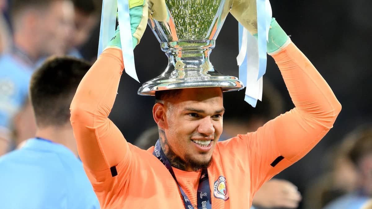 'Merece ser titular da Seleção', diz Casagrande sobre Ederson