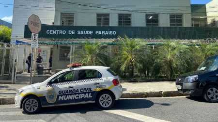 Na tumulto, a mulher teria desferido socos e tapas no rosto da funcionária, chegando a quebrar o nariz dela