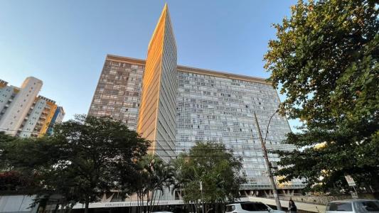 Edifício JK em Belo Horizonte tem cerca de 5 mil pessoas