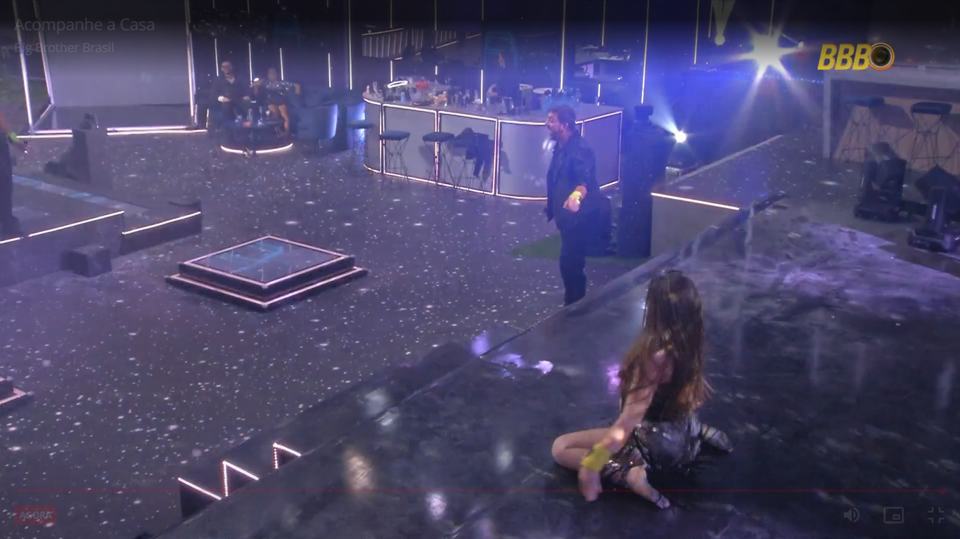 Edilberto 'surta' com Raíssa, sua filha, dançando 'Anaconda' na festa do BBB 25