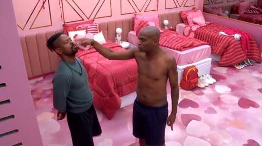 Momento em que Edílson age contra Leandro