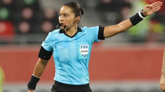 Edina Alves, árbitra brasileira que estará na Copa do Mundo feminina que começa semana que vem